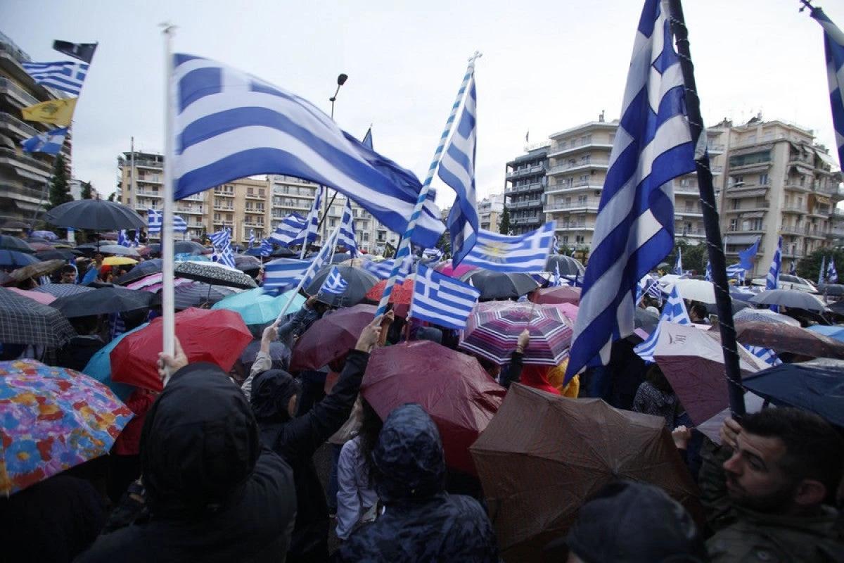 Ένταση στη Θεσσαλονίκη: Επεισόδια μεταξύ οπαδών του ΠΑΟΚ και αντιεξουσιαστών –  Συνθήματα κάτω από τα γραφεία των ΣΥΡΙΖΑΝΕΛ